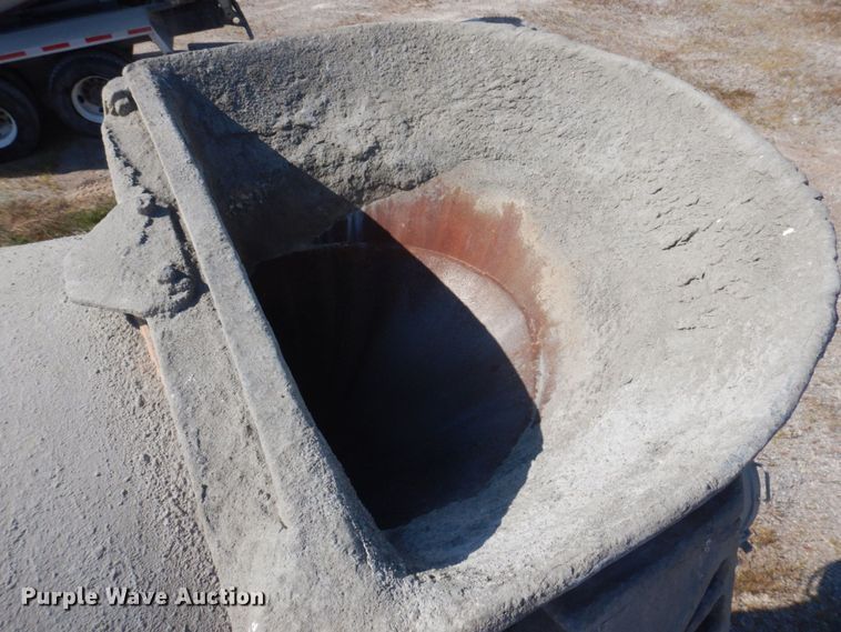 image for item DP0309 2004 International 5600i  ready mix truck