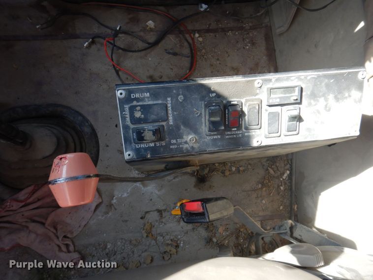 image for item DP0309 2004 International 5600i  ready mix truck