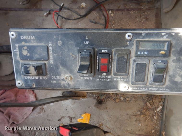 image for item DP0309 2004 International 5600i  ready mix truck