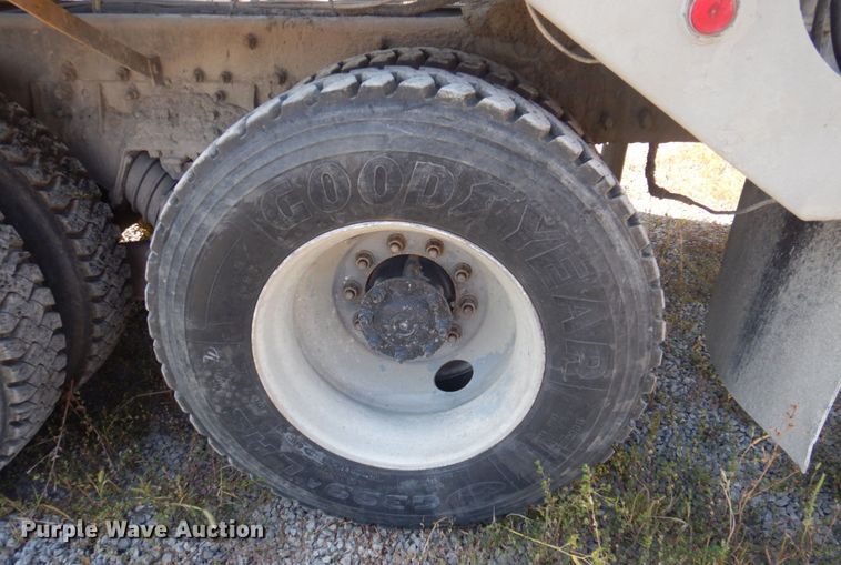 image for item DP0309 2004 International 5600i  ready mix truck