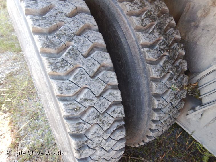 image for item DP0309 2004 International 5600i  ready mix truck