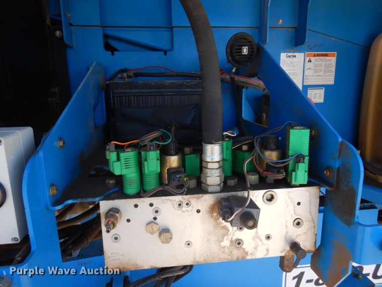 image for item DQ7214 2008 Genie S-60  boom lift