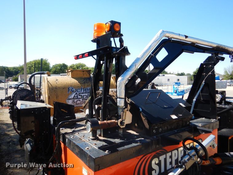 image for item DQ7215 2015 Stepp Manufacturing OJG275  melter applicator