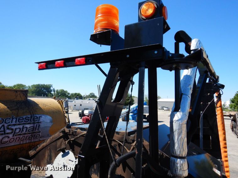 image for item DQ7215 2015 Stepp Manufacturing OJG275  melter applicator