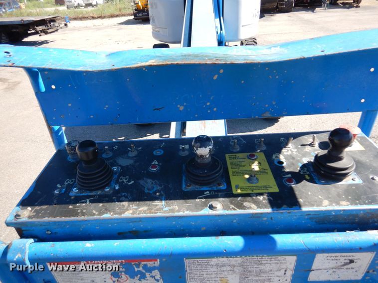 image for item DQ7216 2008 Genie S-60  boom lift