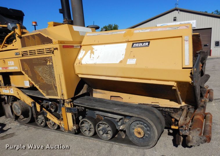 image for item DQ7218 2009 Caterpillar AP1055D  paver