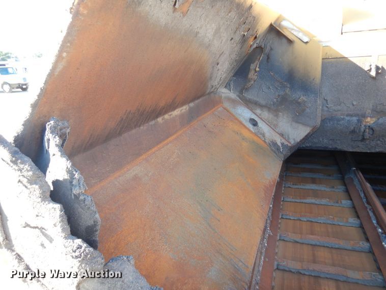 image for item DQ7218 2009 Caterpillar AP1055D  paver