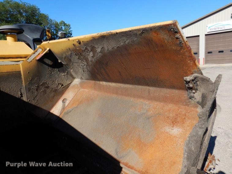 image for item DQ7218 2009 Caterpillar AP1055D  paver