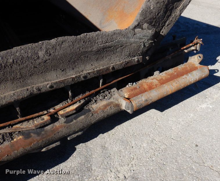 image for item DQ7218 2009 Caterpillar AP1055D  paver