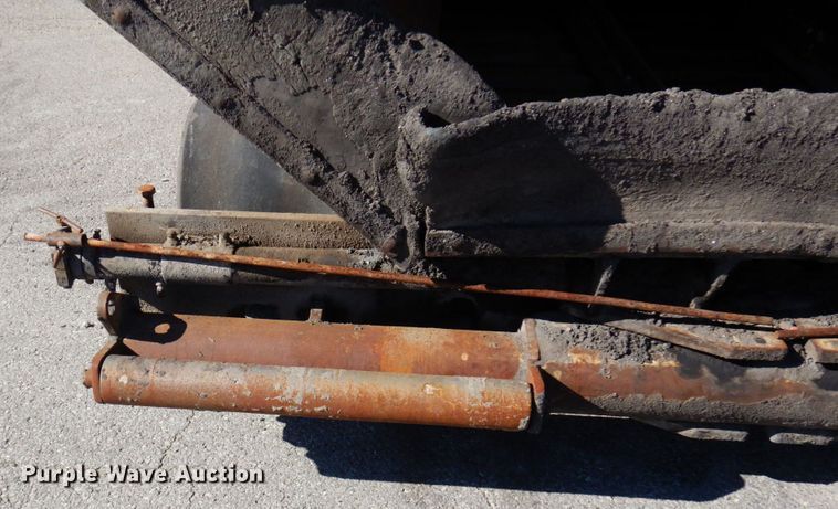 image for item DQ7218 2009 Caterpillar AP1055D  paver