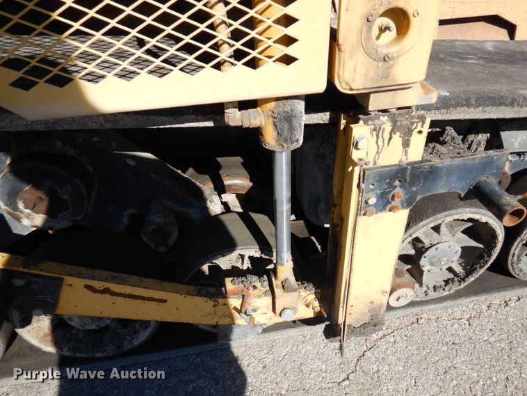 image for item DQ7218 2009 Caterpillar AP1055D  paver