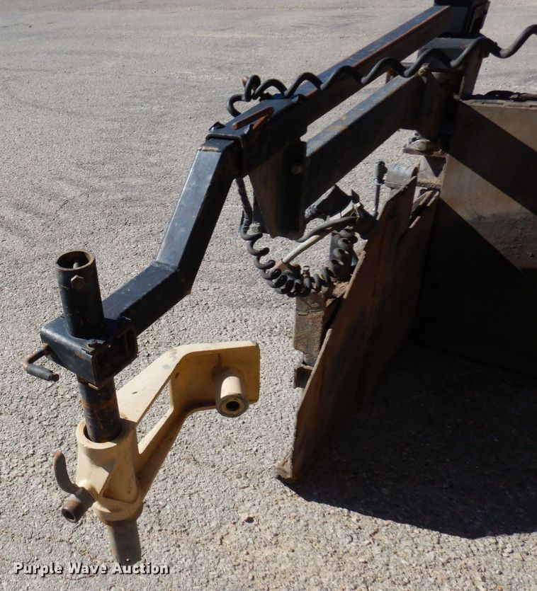 image for item DQ7218 2009 Caterpillar AP1055D  paver