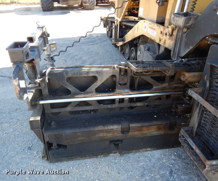image for item DQ7218 2009 Caterpillar AP1055D  paver