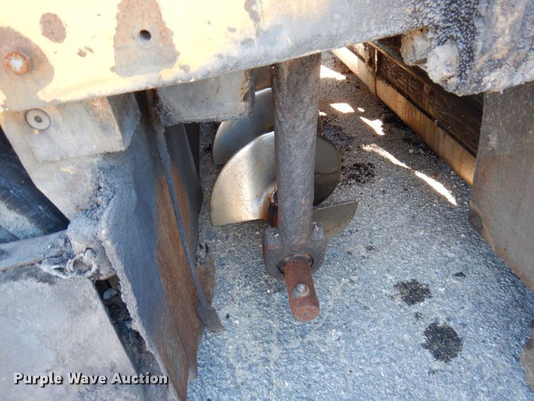 image for item DQ7218 2009 Caterpillar AP1055D  paver