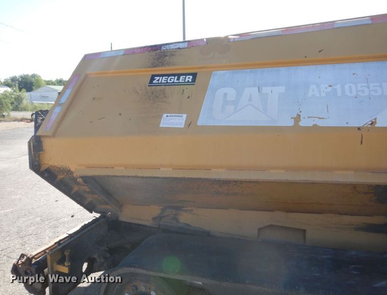 image for item DQ7218 2009 Caterpillar AP1055D  paver