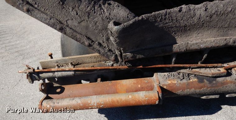 image for item DQ7218 2009 Caterpillar AP1055D  paver