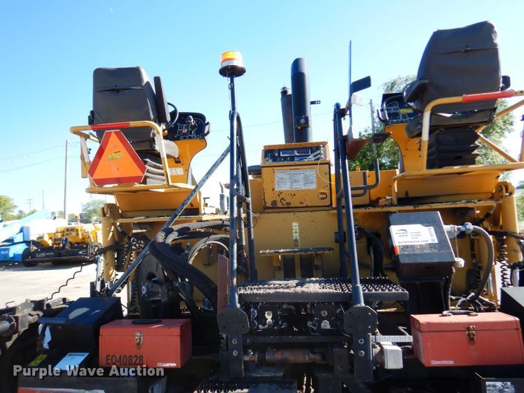 image for item DQ7218 2009 Caterpillar AP1055D  paver