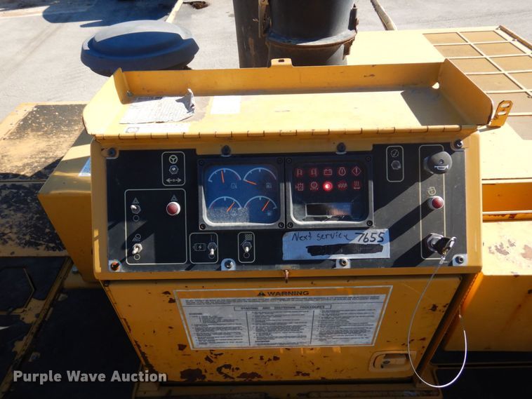 image for item DQ7218 2009 Caterpillar AP1055D  paver