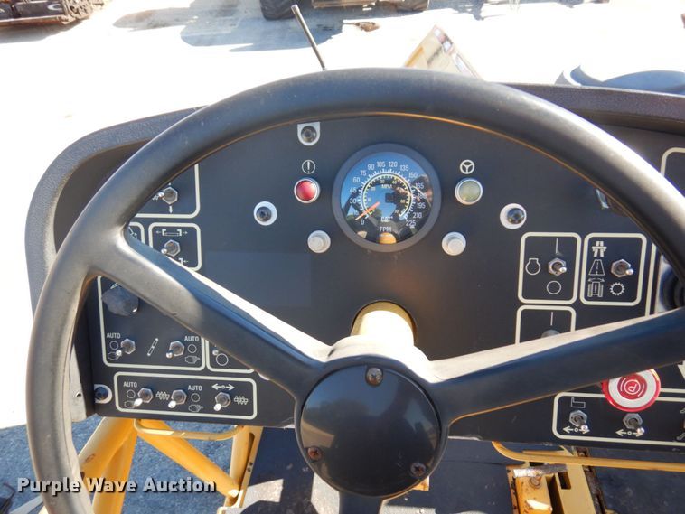 image for item DQ7218 2009 Caterpillar AP1055D  paver