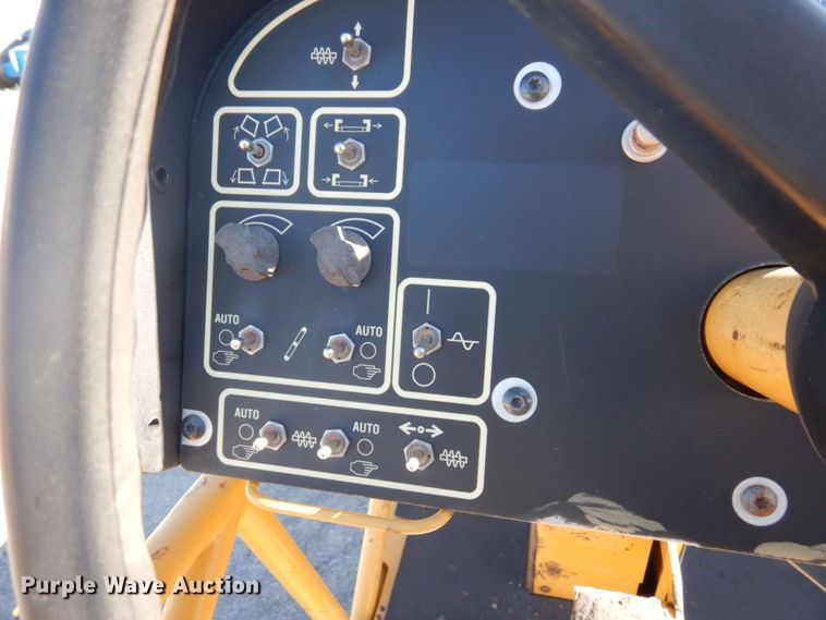 image for item DQ7218 2009 Caterpillar AP1055D  paver