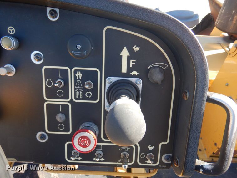 image for item DQ7218 2009 Caterpillar AP1055D  paver