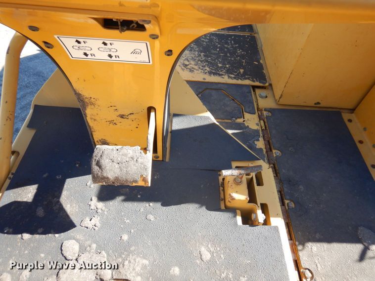 image for item DQ7218 2009 Caterpillar AP1055D  paver