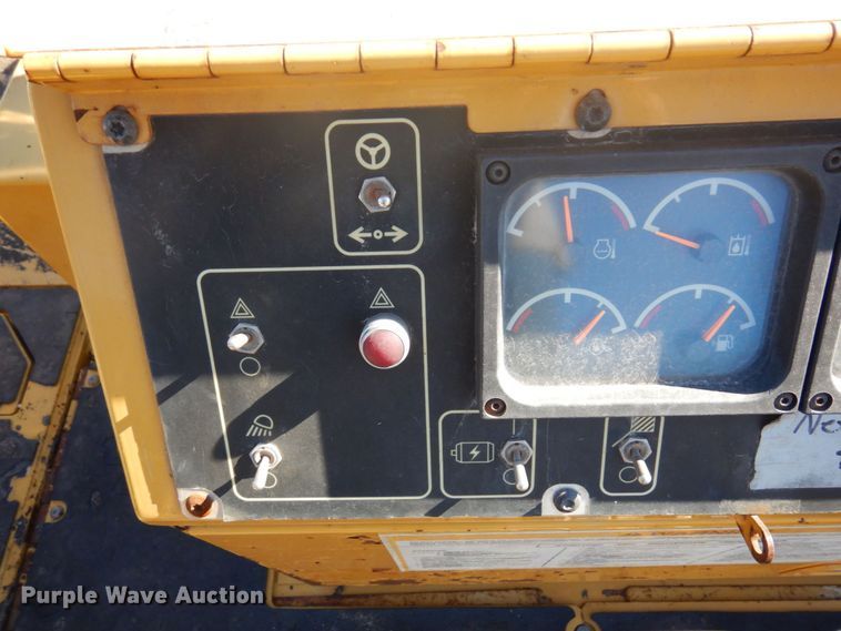 image for item DQ7218 2009 Caterpillar AP1055D  paver