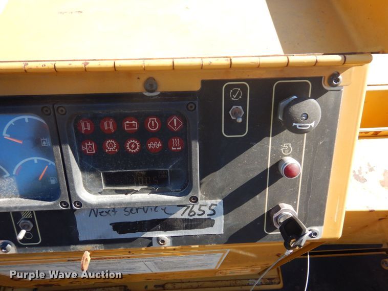 image for item DQ7218 2009 Caterpillar AP1055D  paver