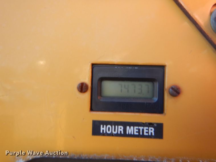 image for item DQ7218 2009 Caterpillar AP1055D  paver