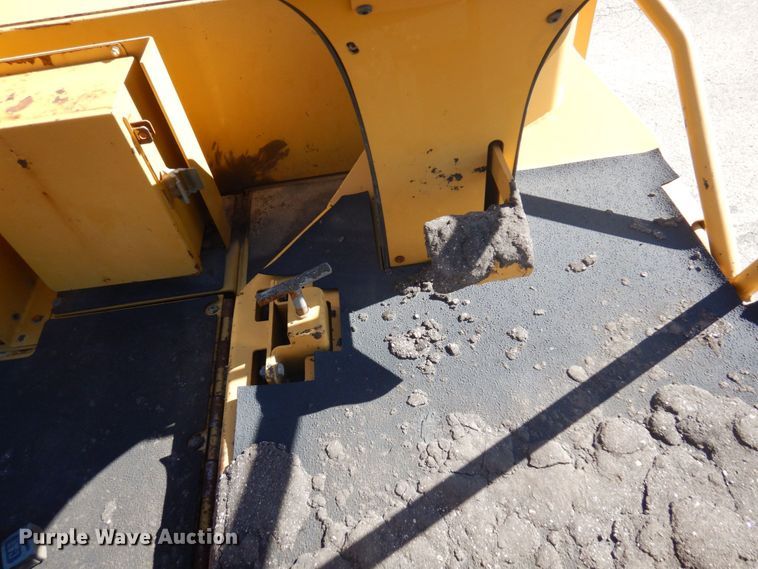 image for item DQ7218 2009 Caterpillar AP1055D  paver