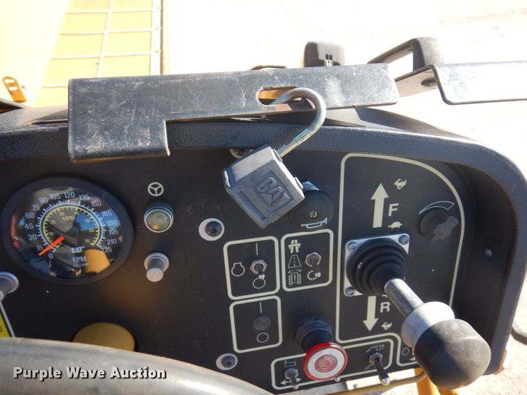 image for item DQ7218 2009 Caterpillar AP1055D  paver