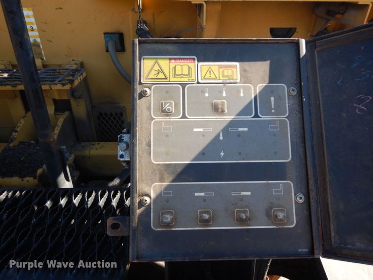 image for item DQ7218 2009 Caterpillar AP1055D  paver