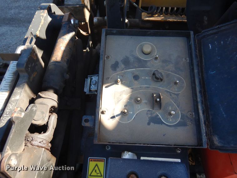 image for item DQ7218 2009 Caterpillar AP1055D  paver