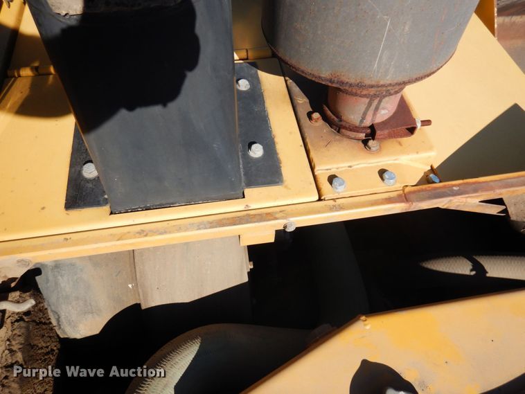 image for item DQ7218 2009 Caterpillar AP1055D  paver