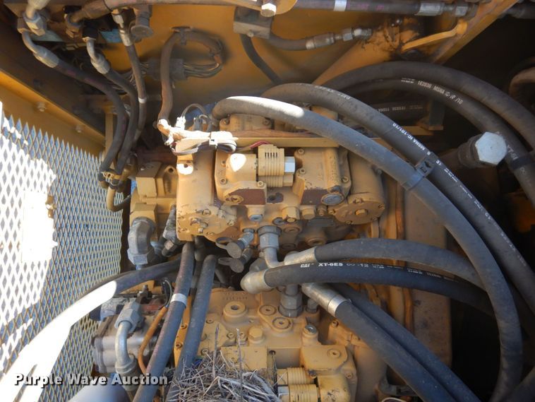 image for item DQ7218 2009 Caterpillar AP1055D  paver