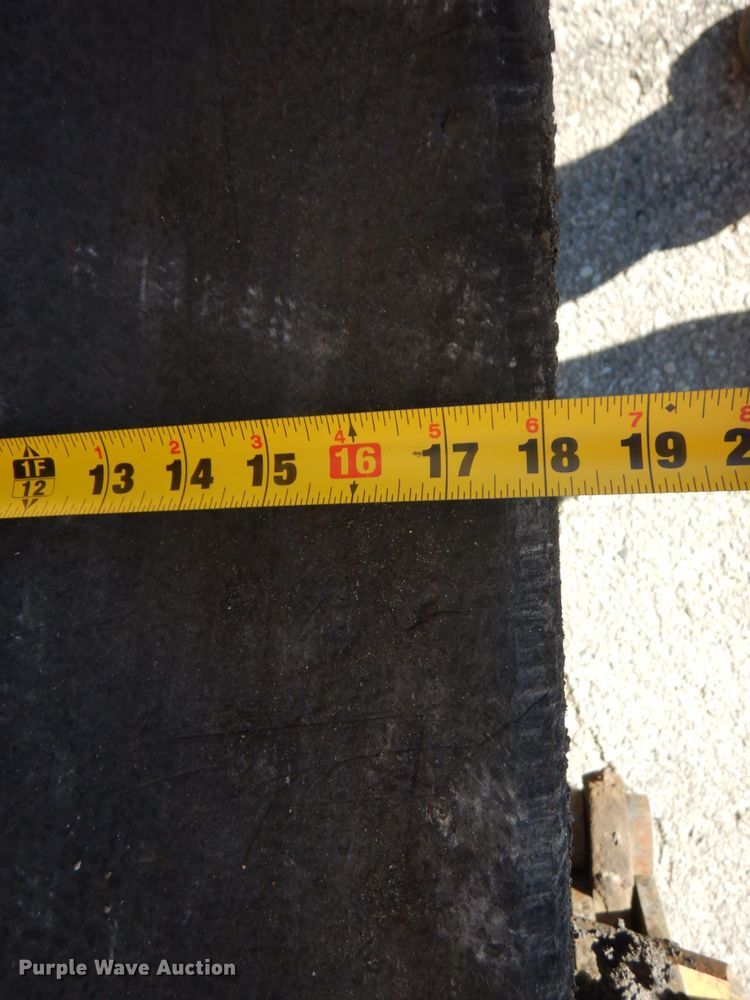 image for item DQ7218 2009 Caterpillar AP1055D  paver