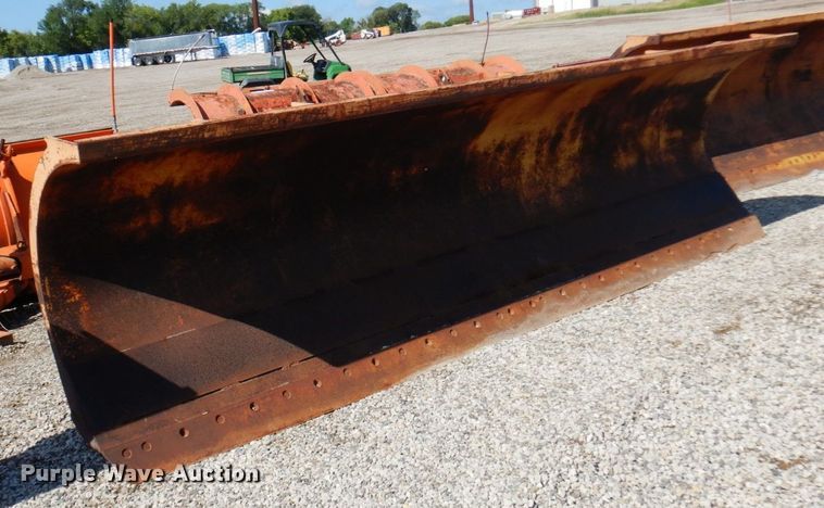 image for item DQ7231 Wausau R4514H  snow plow