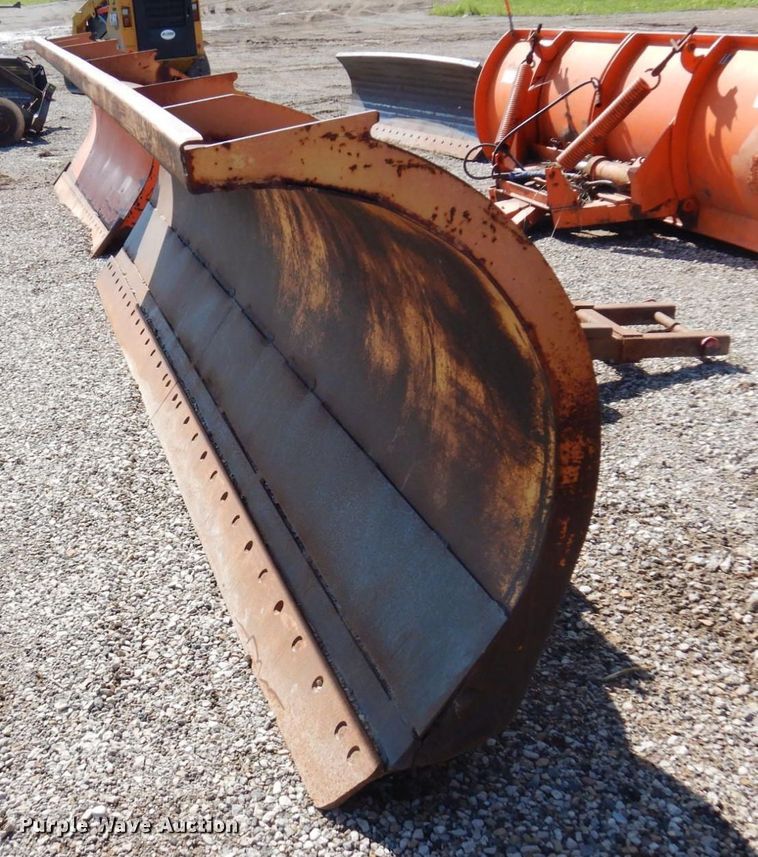 image for item DQ7231 Wausau R4514H  snow plow