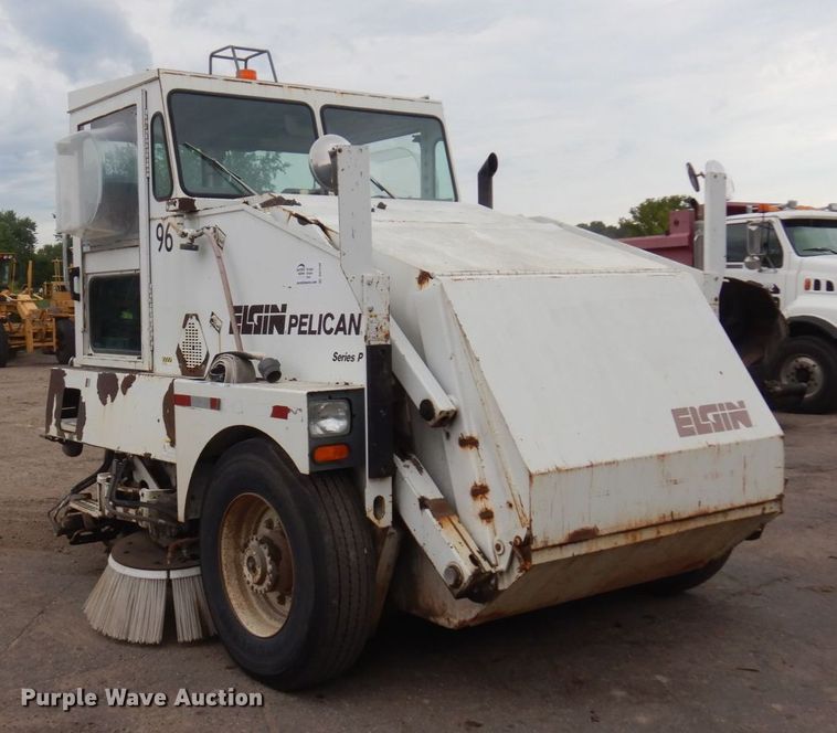 image for item DQ7240 1999 Elgin Pellican Series P  street sweeper truck