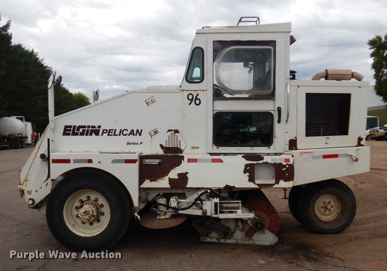image for item DQ7240 1999 Elgin Pellican Series P  street sweeper truck