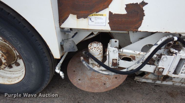 image for item DQ7240 1999 Elgin Pellican Series P  street sweeper truck