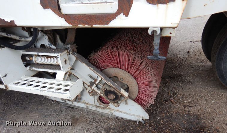 image for item DQ7240 1999 Elgin Pellican Series P  street sweeper truck