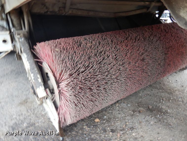 image for item DQ7240 1999 Elgin Pellican Series P  street sweeper truck