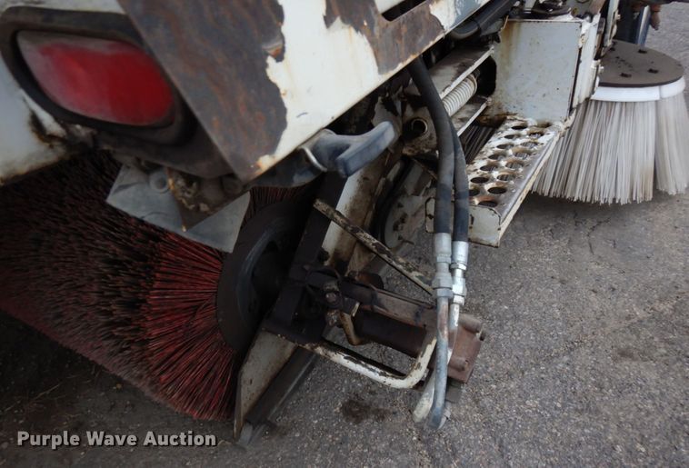 image for item DQ7240 1999 Elgin Pellican Series P  street sweeper truck