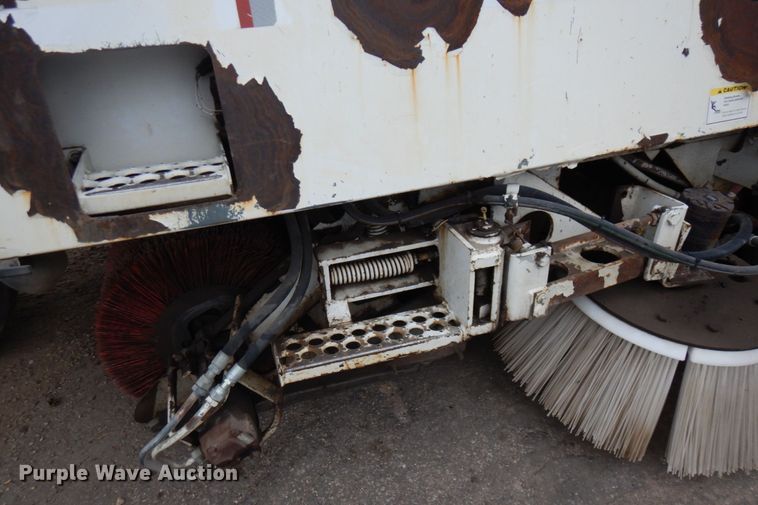 image for item DQ7240 1999 Elgin Pellican Series P  street sweeper truck