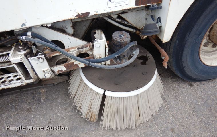 image for item DQ7240 1999 Elgin Pellican Series P  street sweeper truck