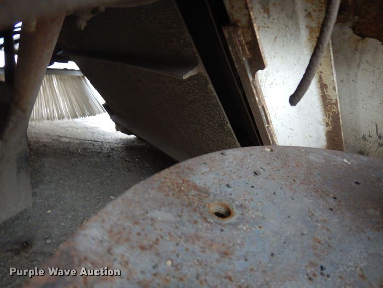 image for item DQ7240 1999 Elgin Pellican Series P  street sweeper truck