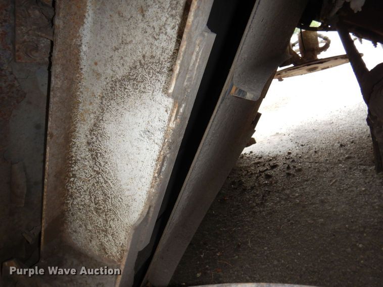 image for item DQ7240 1999 Elgin Pellican Series P  street sweeper truck