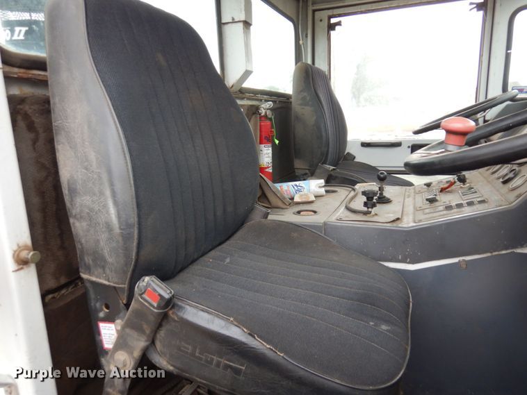 image for item DQ7240 1999 Elgin Pellican Series P  street sweeper truck