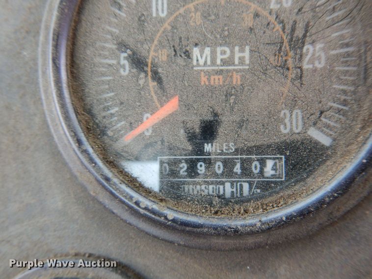 image for item DQ7240 1999 Elgin Pellican Series P  street sweeper truck